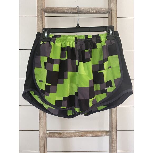 Nike Woman’s Athletic Running Shorts Green Black Workout Stretch L27 Size Medium - Picture 1 of 6
